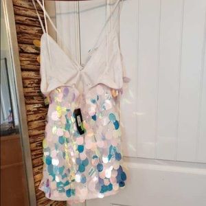 Large-Sequined dress.